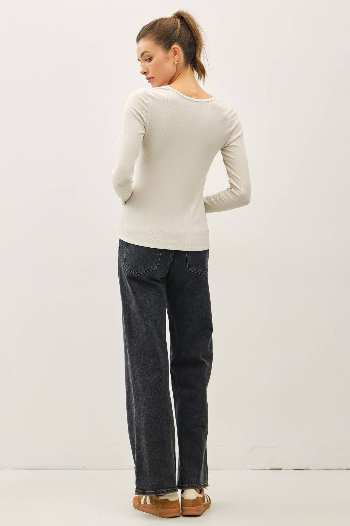RIBBED NOTCHED NECK LONGSLEEVE BASIC TOP