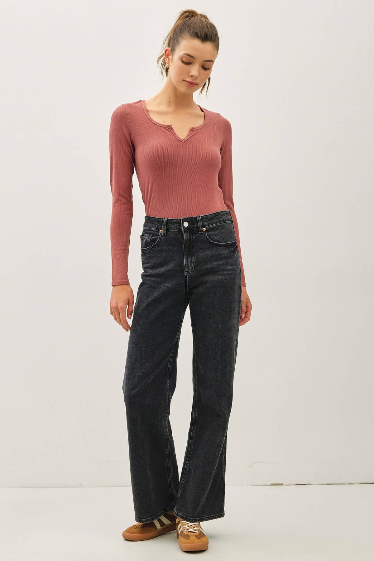 RIBBED NOTCHED NECK LONGSLEEVE BASIC TOP