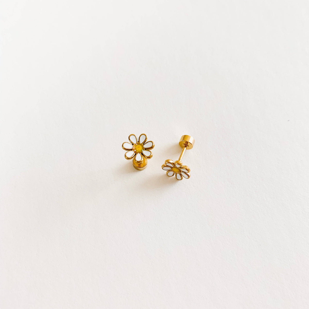 Daisy Stud Earrings - Hypoallergenic, Flat Back, Girl Gift: Lilac / Pair