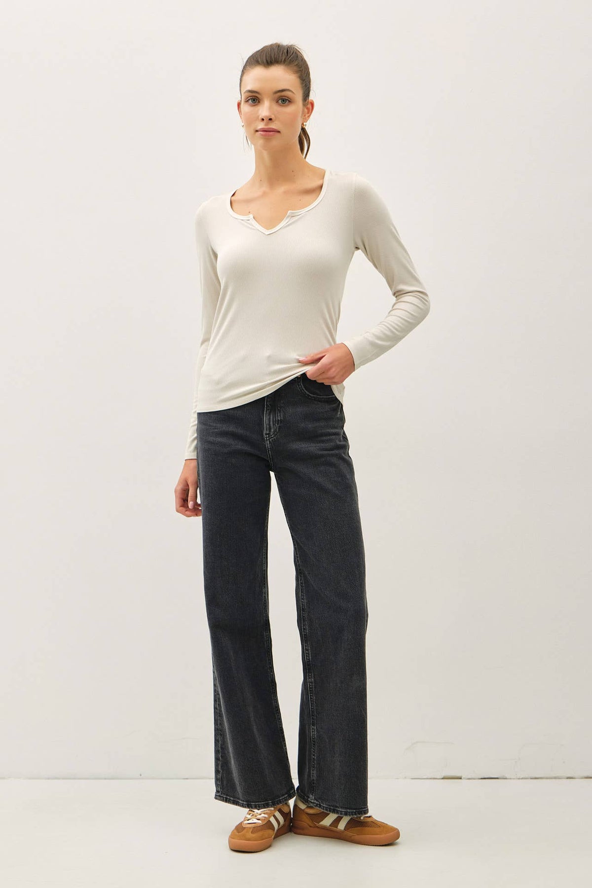 RIBBED NOTCHED NECK LONGSLEEVE BASIC TOP