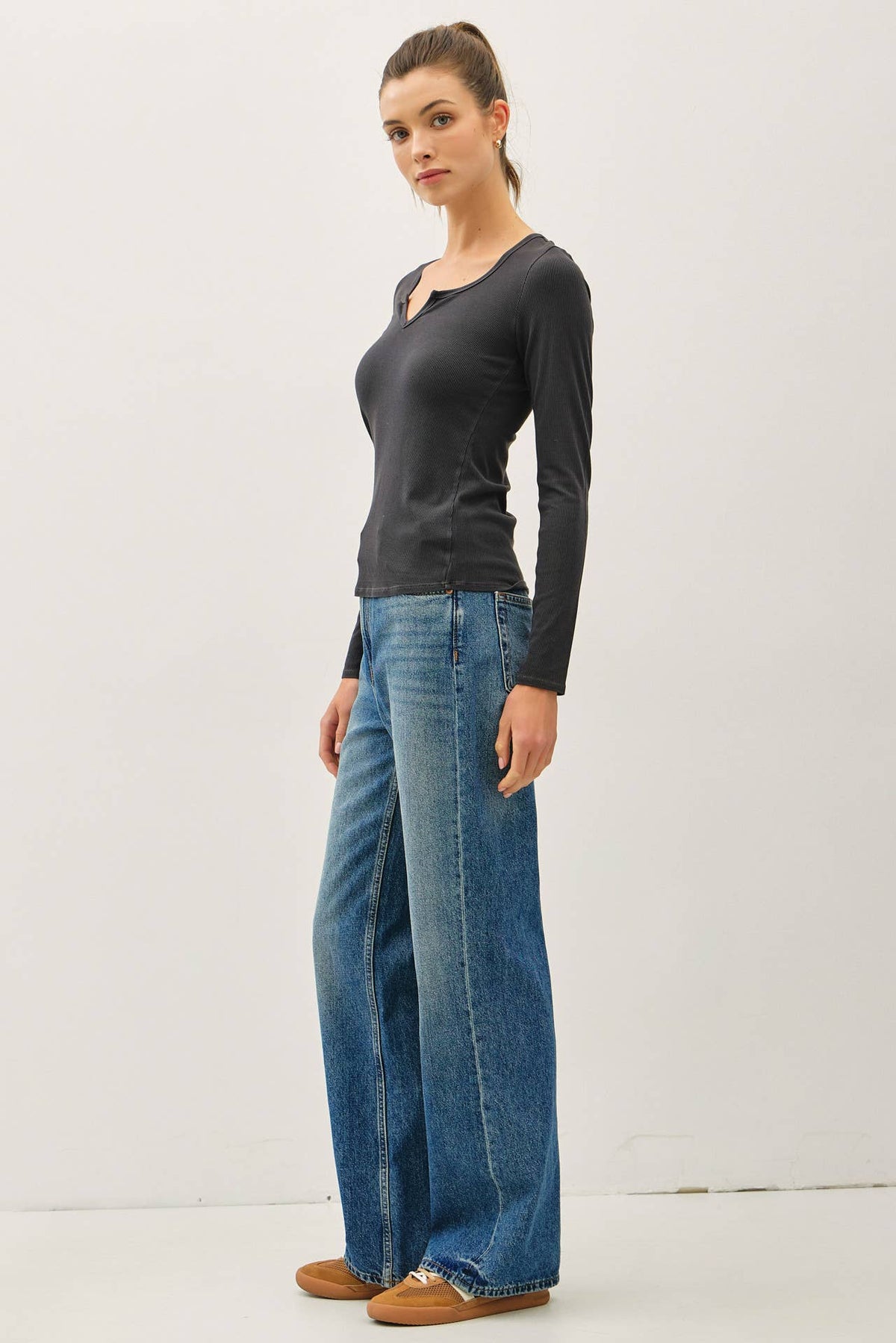 RIBBED NOTCHED NECK LONGSLEEVE BASIC TOP