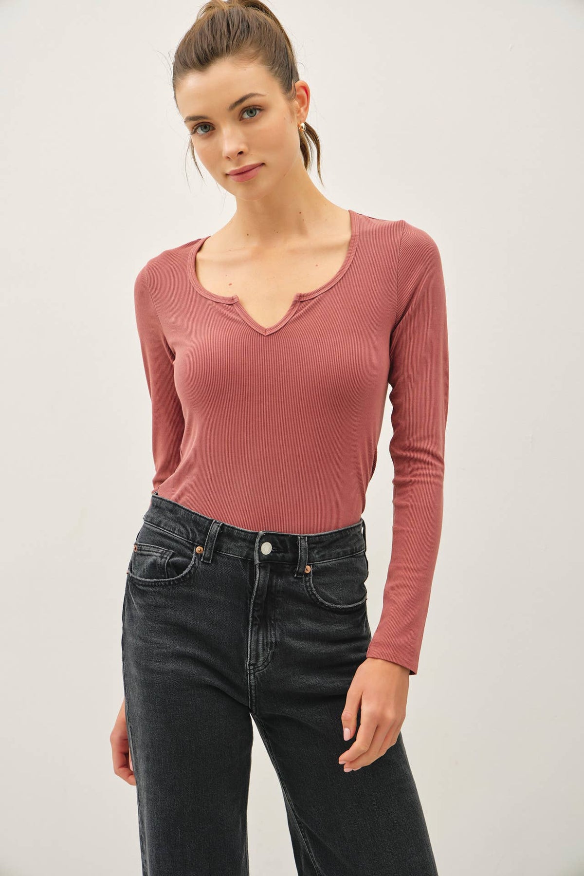 RIBBED NOTCHED NECK LONGSLEEVE BASIC TOP